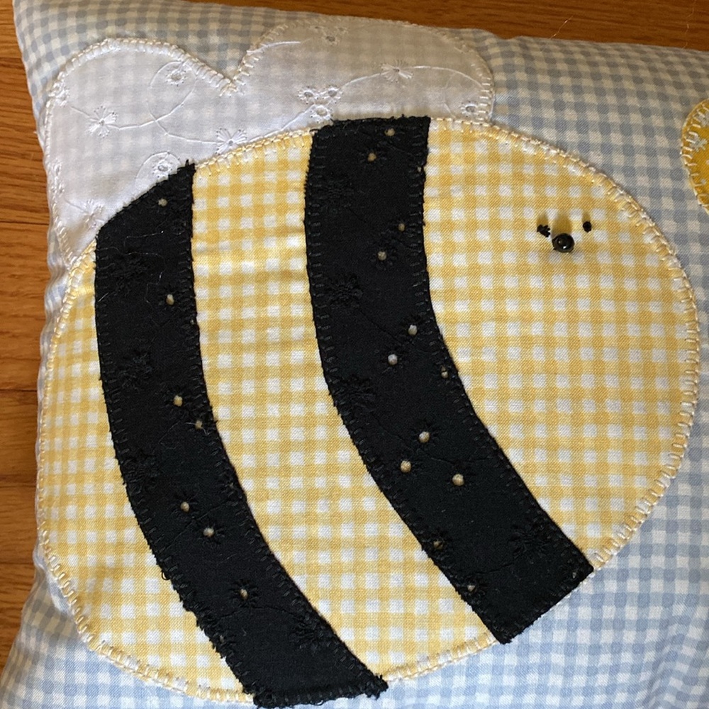 Handmade Appliqué Pillow 13”x 10” NWOT - Picture 2 of 10